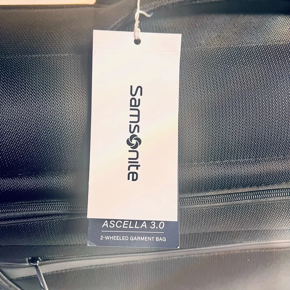 Samsonite garment pulls soft